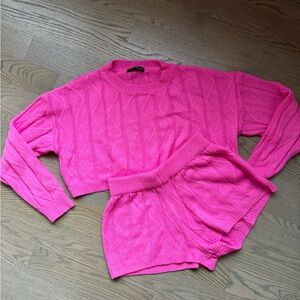 Long sleeve and shorts pink knitted set!